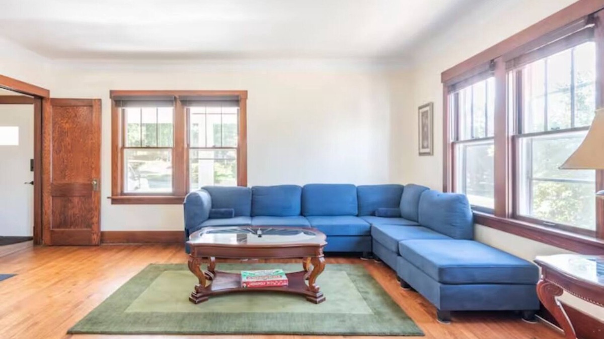 Benson House | Cozy family-friendly Bungalow 4 Bedrms 2 bths Historic Beauty - 3 Mi to Stadium