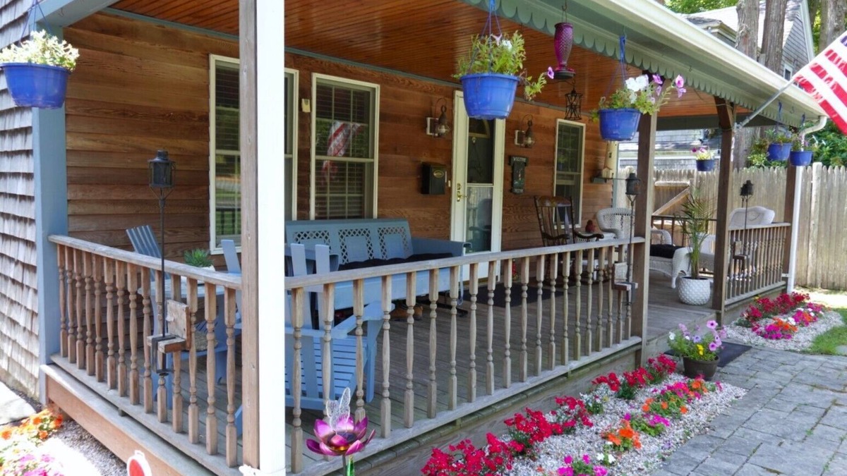 Falmouth Cottage | Cozy family-friendly cottage on beautiful Shining Sea bike trail