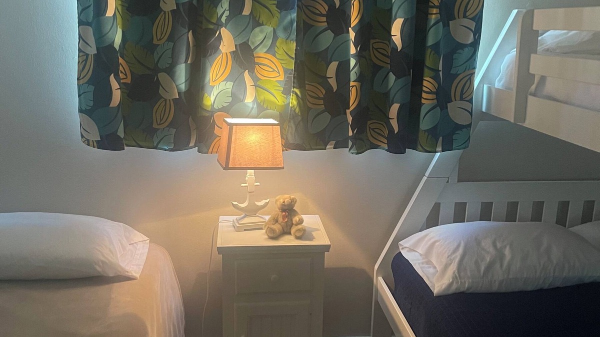 Syracuse Cottage | Cozy, family friendly Wawasee Cottage!