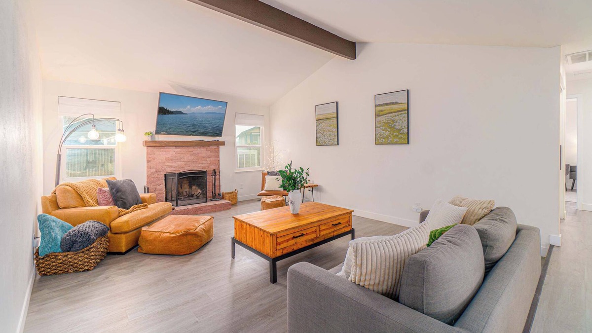 Sparks House | Cozy Family Haven in Sparks - Pet Friendly - Fenced Yard