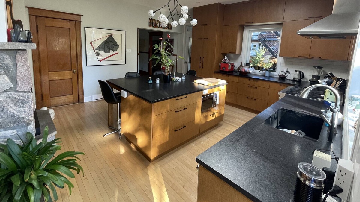 Cote-Des-Neiges—Notre-Dame-De-Grace House | Cozy Family Home in Friendly Neighborhood