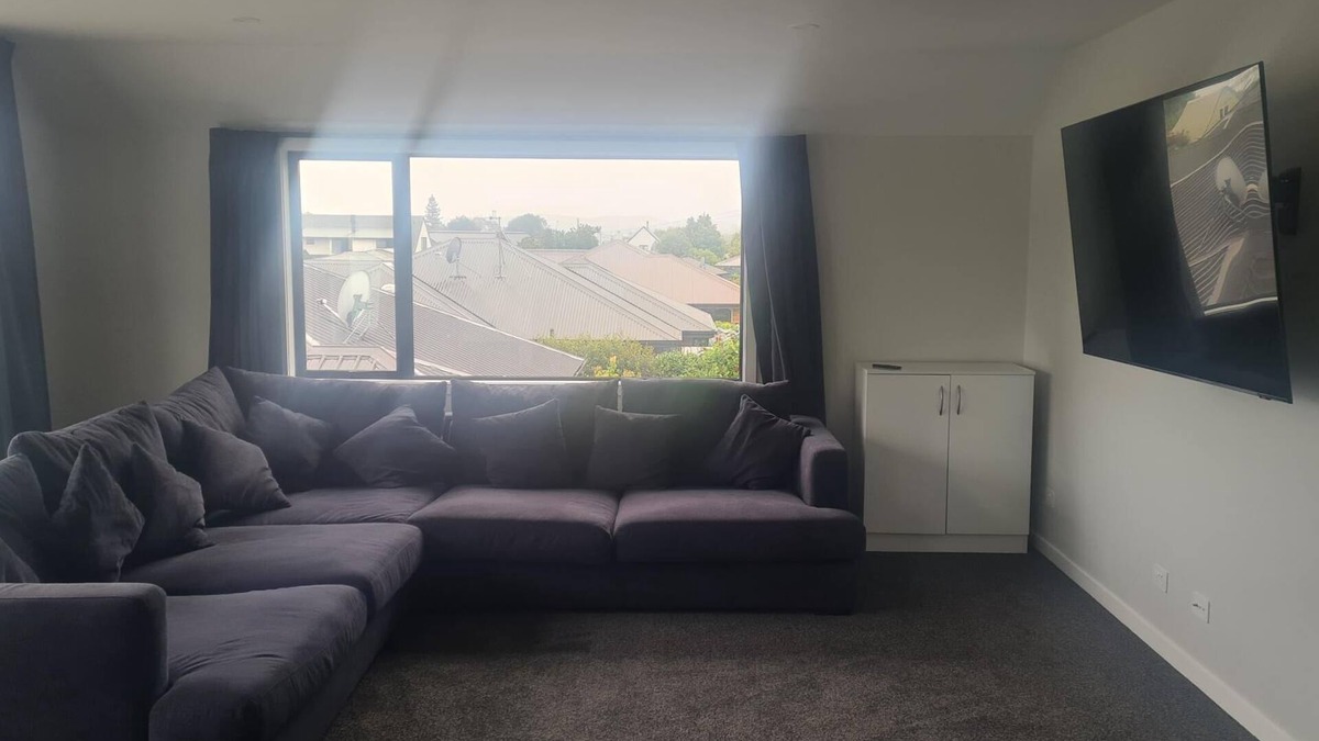 Richmond House | Cozy family home in quiet neighbourhood - close to amenities. n