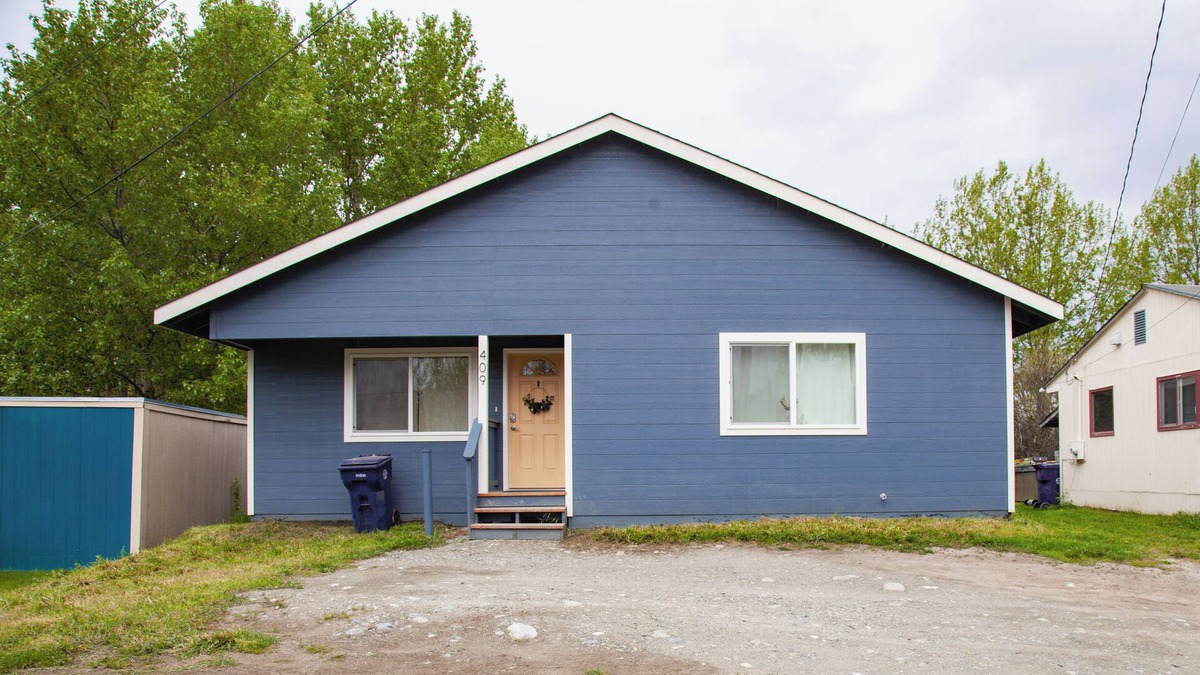 Palmer House | Cozy family home within walking distance of historical downtown Palmer, Alaska.