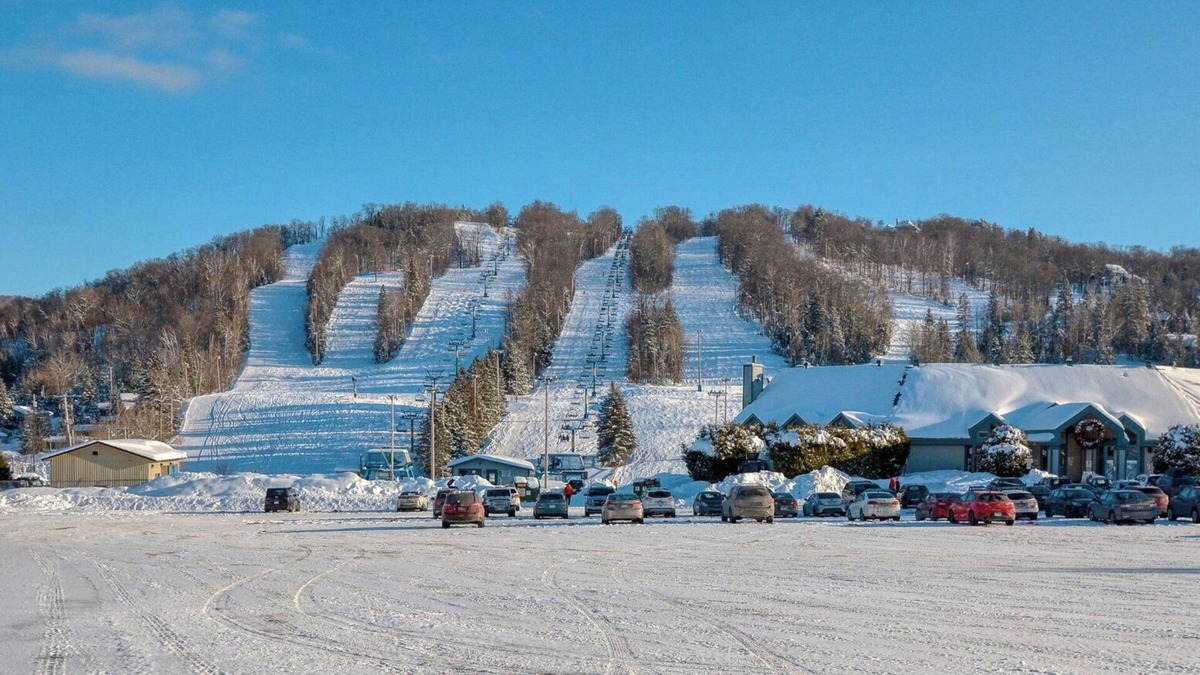 Saint-Sauveur House | cozy family house for rent on the ski mountain