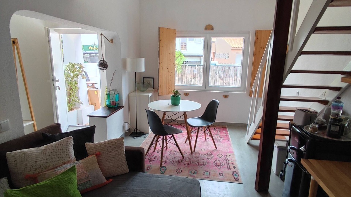 Ameijeira House | Cozy Family House's Studio - 8 minutes from beach.