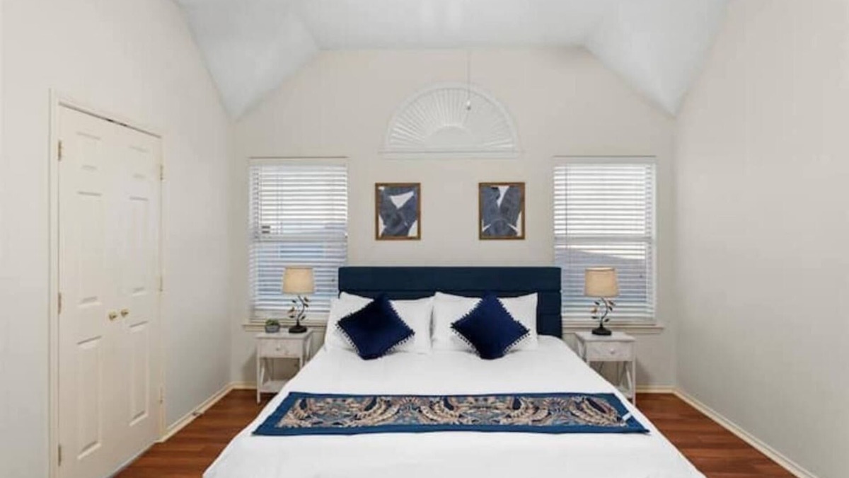 Allen House | Cozy Family/Pet Friendly Executive Home in Allen