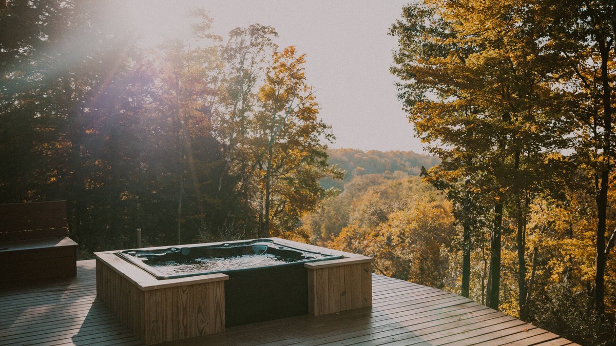 Newaygo Cabin | Cozy Family-sized Cabin w/hot tub - Nestled on the Muskegon River