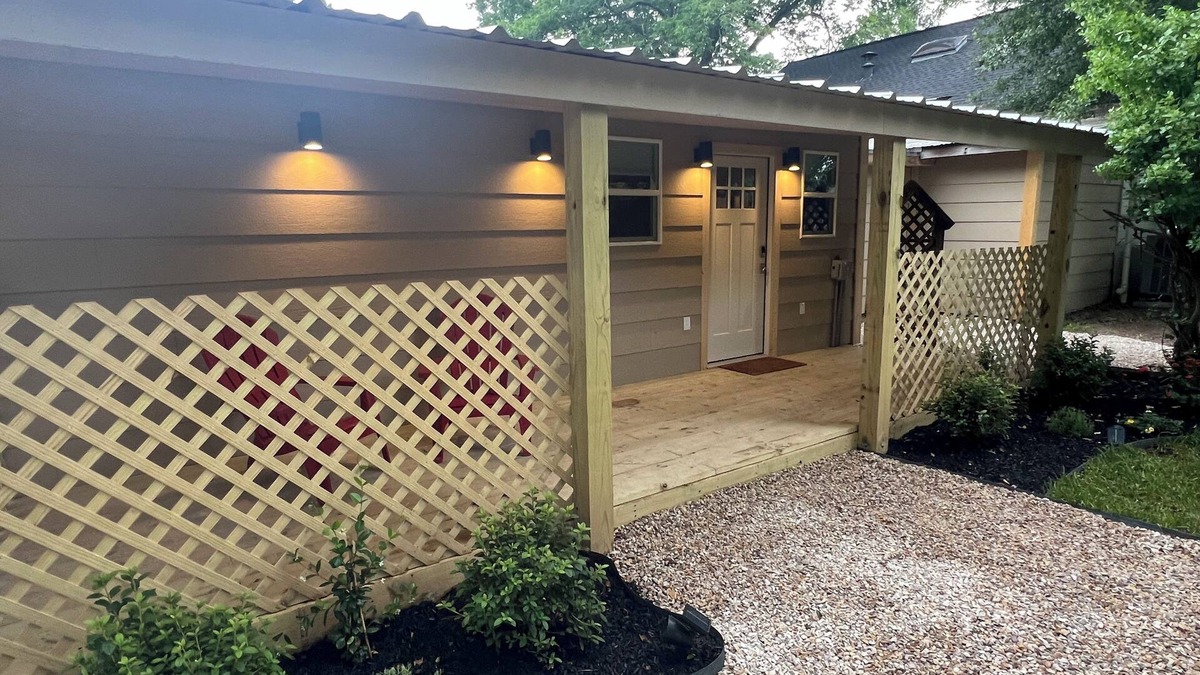 Longview Cabin | Cozy farmhouse cabin near Kilgore and Longview
