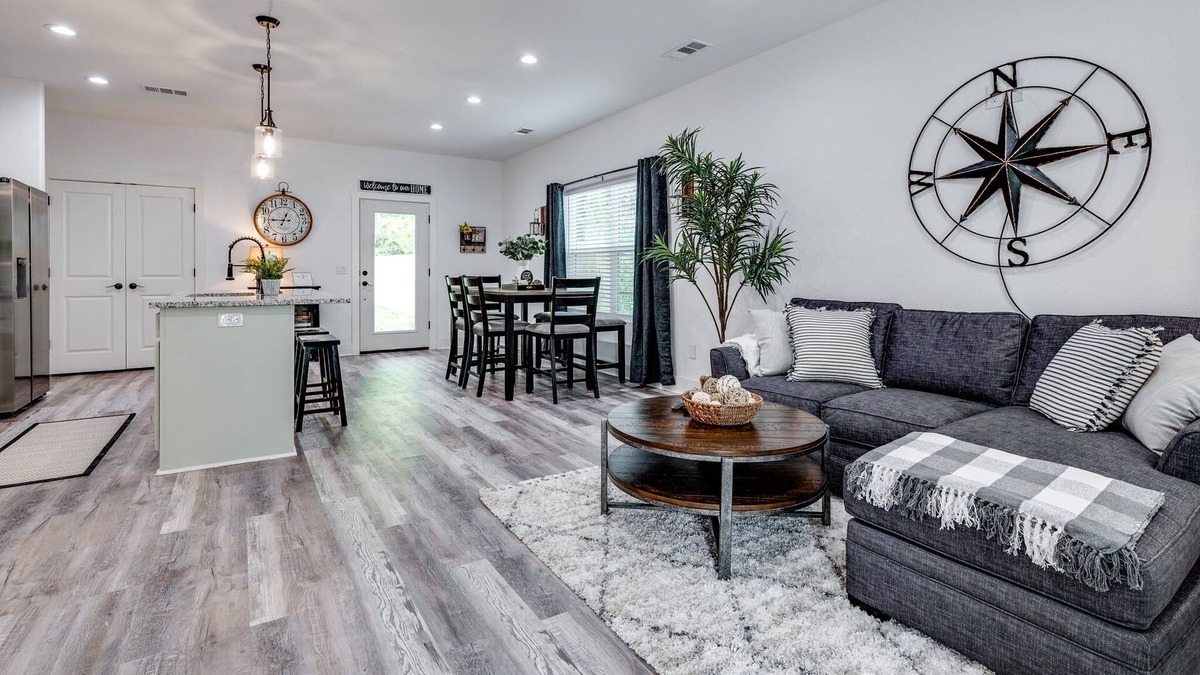 Denison House | Cozy Farmhouse in Denison