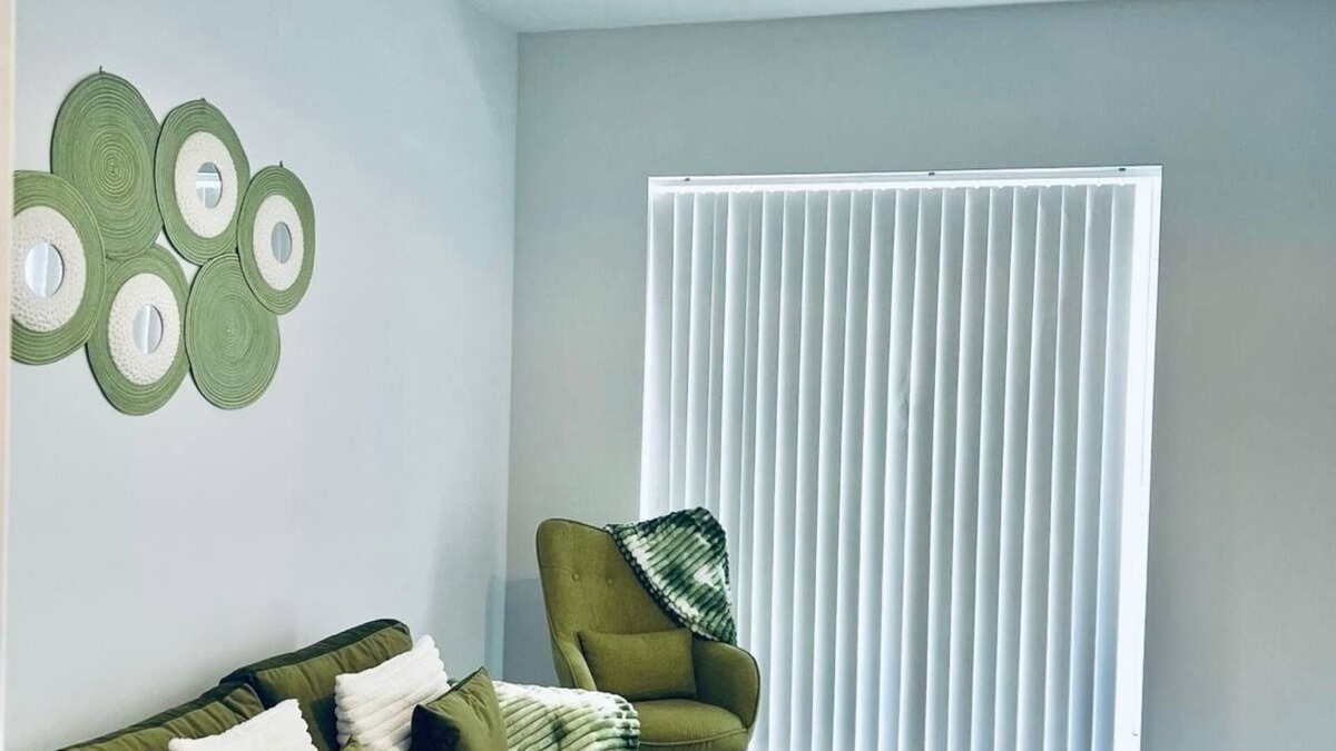 Wainscot Apartment | Cozy Flats Near Strood Station