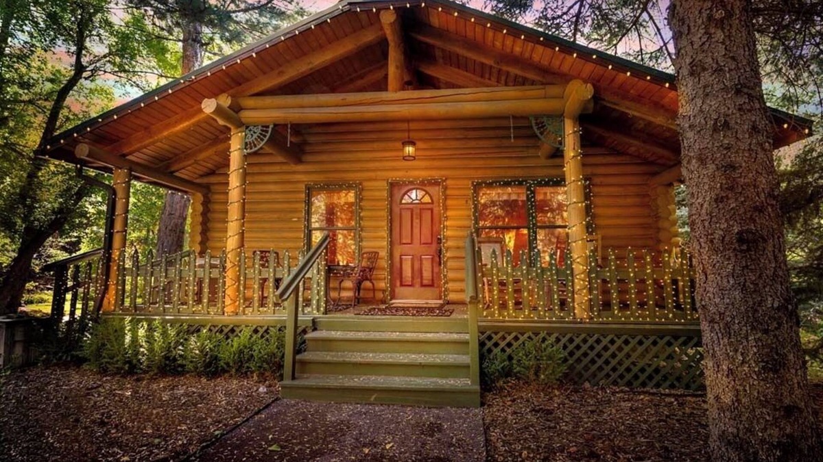 Sandy House | Cozy Forest Cottage at La Caille