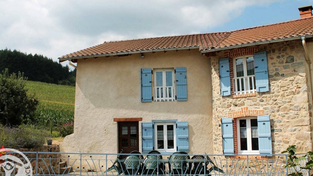 Saint-Romain-d'Urfe Cottage | Cozy forest cottage with fireplace and pets allowed