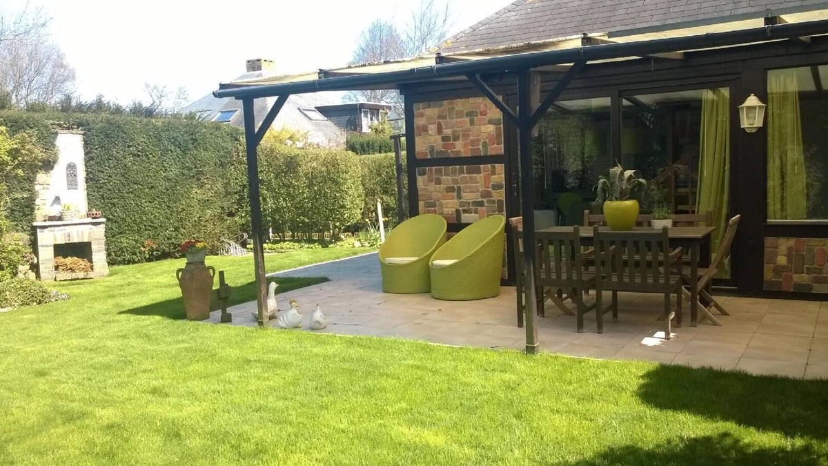 Stavenisse House | Cozy four-person bungalow with a covered terrace