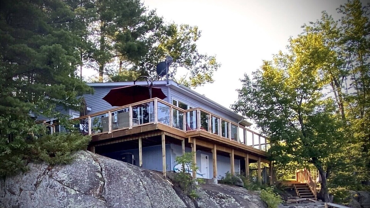 Muskoka Lakes Cottage | Cozy Four Season Cottage on Brandy Lake