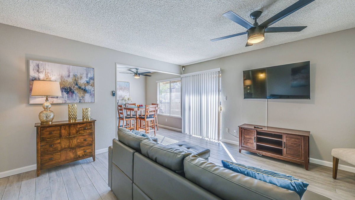 Fresno Apartment | Cozy Fresno Condo w/Balcony & Pool Access