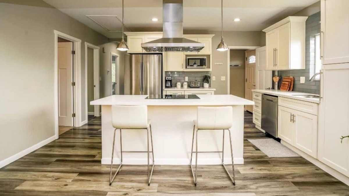 Rainier Valley House | cozy fully remodeled house near Seward Park with AC and free wifi