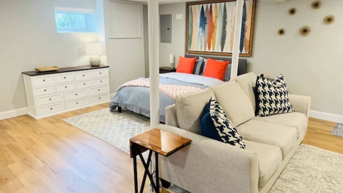 Arlington Apartment | Cozy fully renovated studio in fantastic Arlington with AC, private entrance