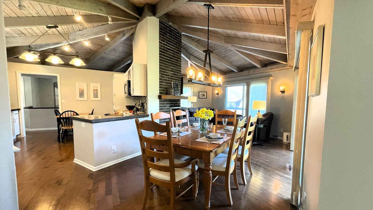 Indian Hills House | Cozy, Fun Hexagon Home on Wooded Lot in Fontana on Geneva Lake, Close to Lake