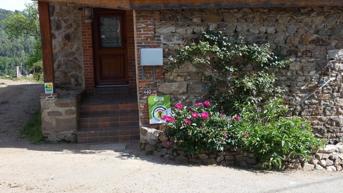 Pralong Cottage | Cozy gîte for 2 in Monts du Forez