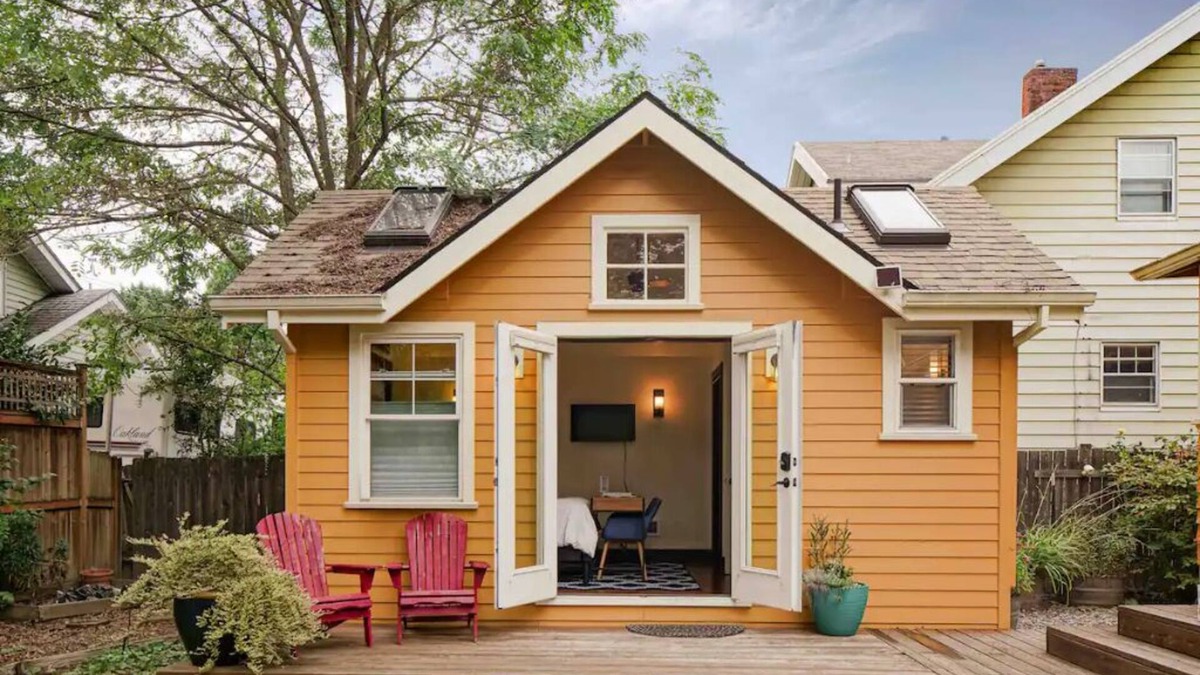 Richmond House | Cozy Garden Cottage in Popular Richmond Neighborhood