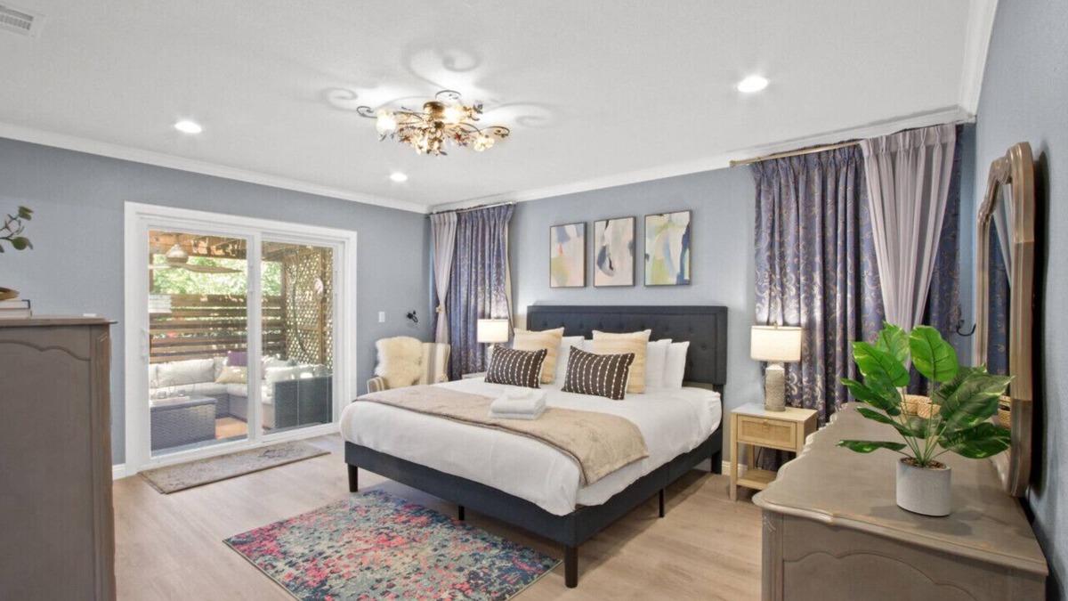 Alhambra House | Cozy Garden Pad with King Beds