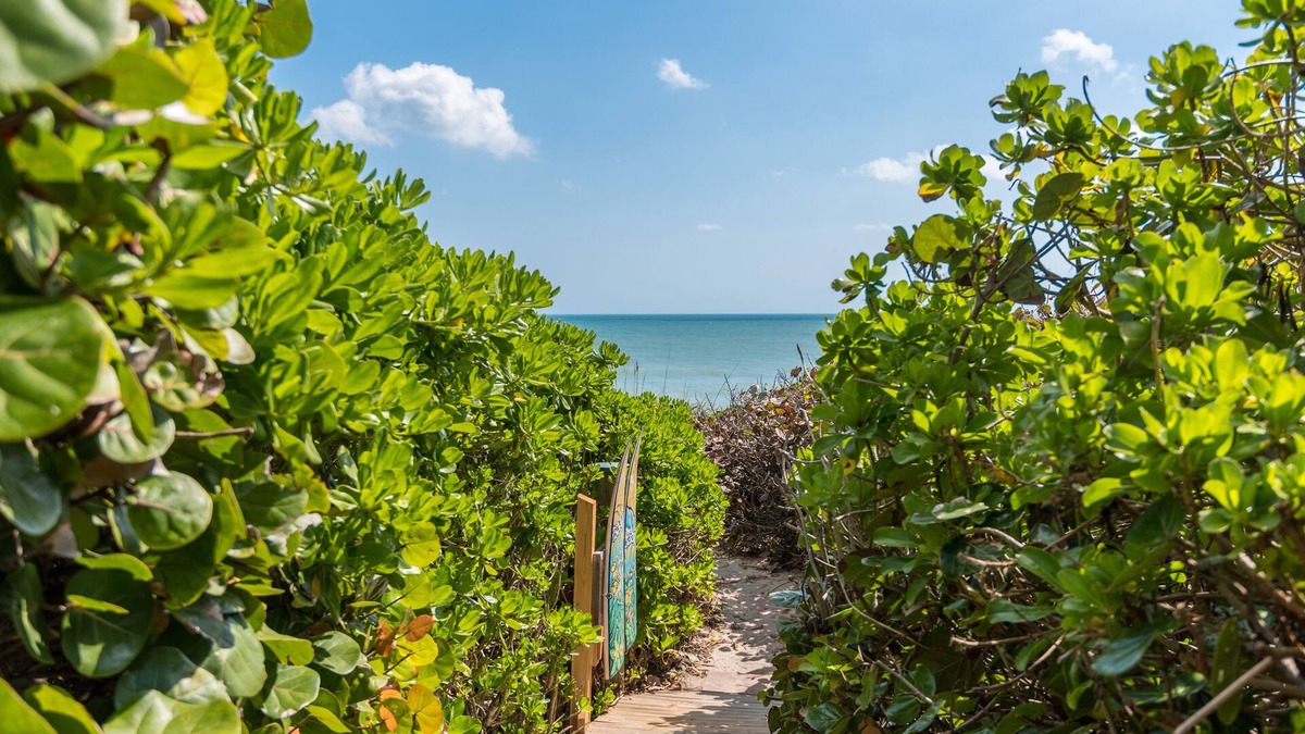Indian River Oaks Villa | Cozy Garden Villa Steps from the Beach
