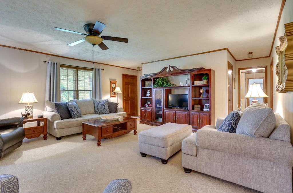 Cartersville House | Cozy Georgia Getaway with Deck, Grill and Fire Pit!