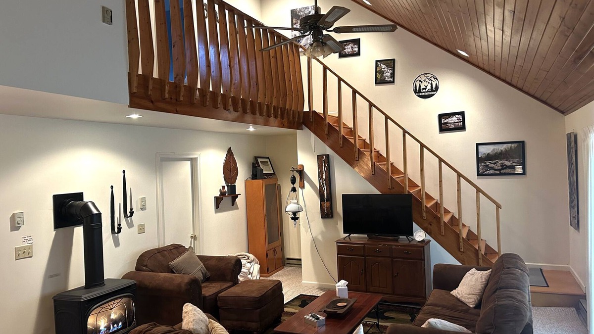 Dushore Cabin | Cozy getaway for your winter adventure: Pet-friendly3BR cabin near trails!