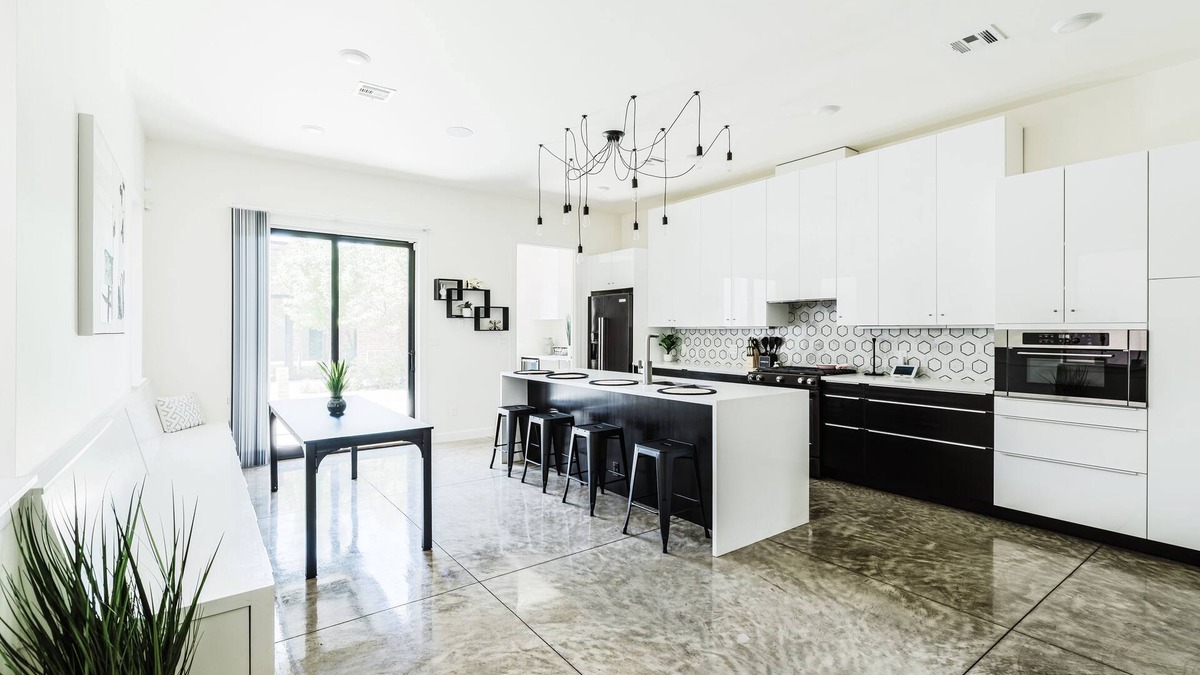 Midtown House | Cozy Getaway Perfect for 10 Prime Location NW6