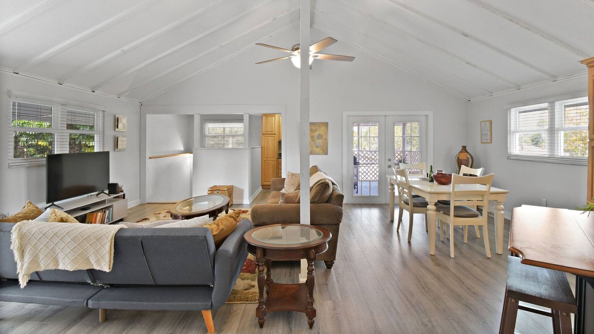 Babson Park House | Cozy Getaway with a Wrap-Around Deck, Gym, Pac-Man, and more!