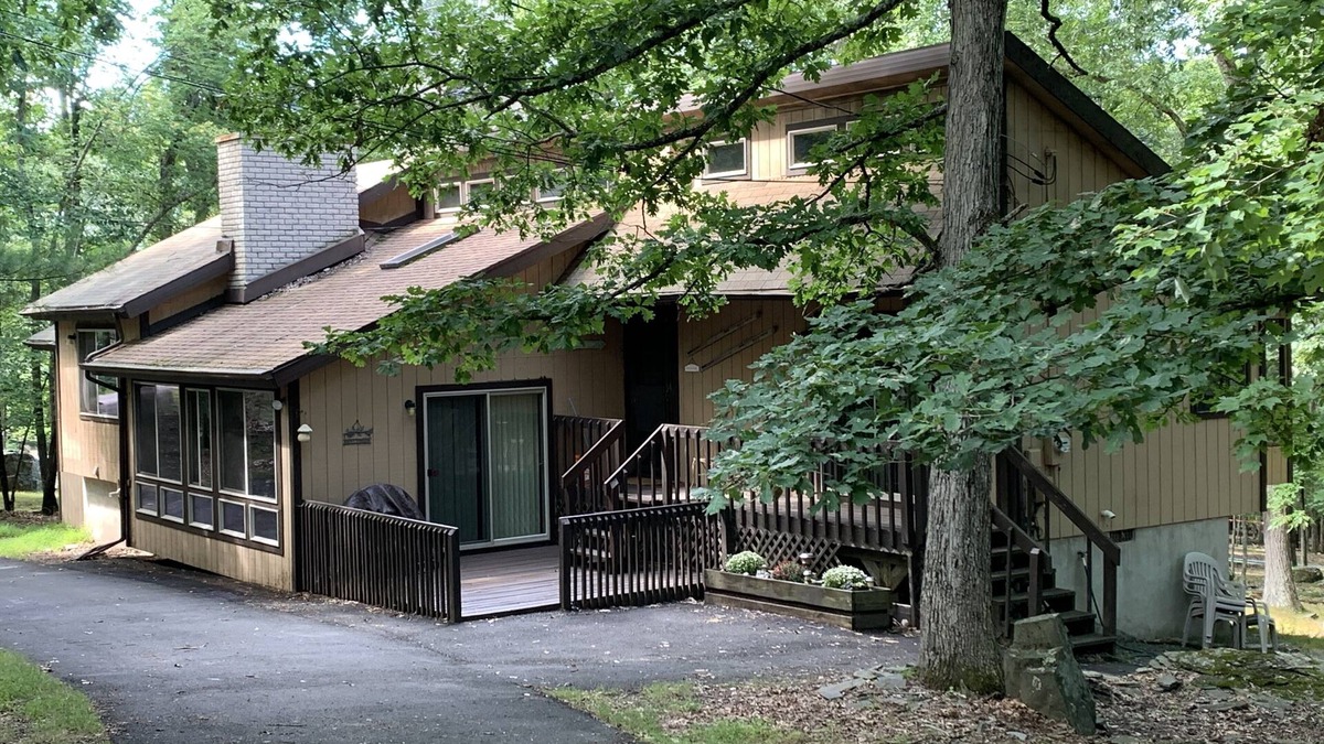 Lackawaxen House | Cozy Getaway with Room for All