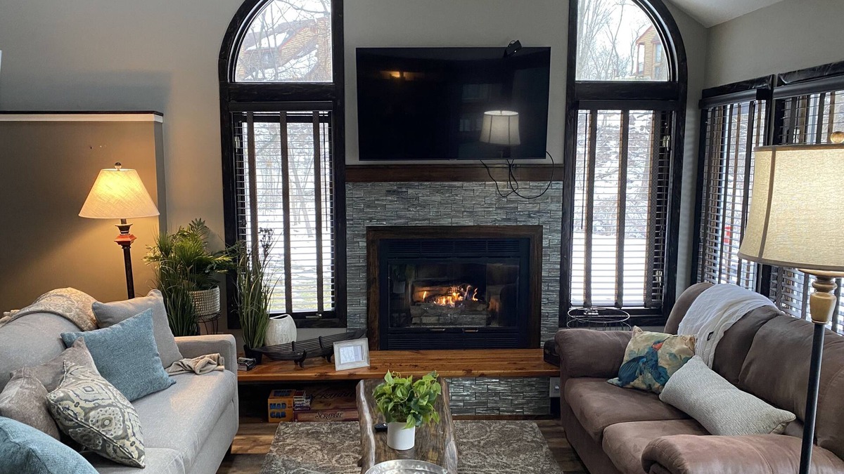 The Galena Territory House | Cozy Golf Villa! End unit.