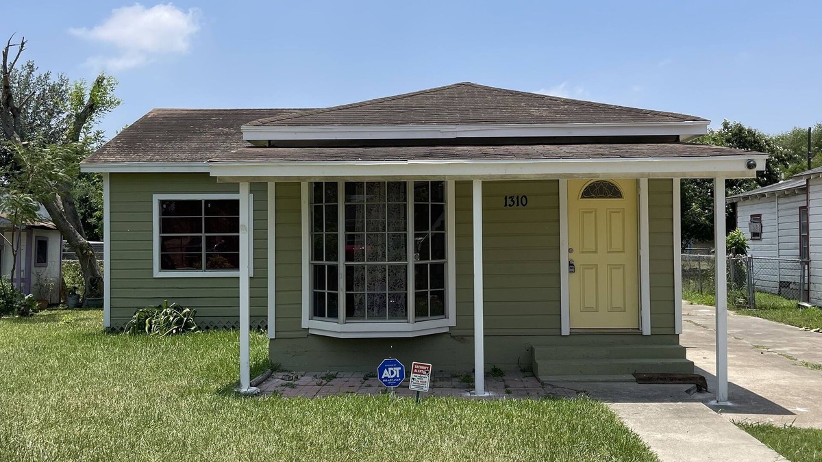 Harlingen House | Cozy Green Heaven!
