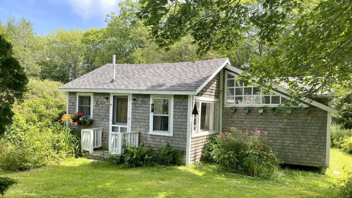 Cushing Cottage | Cozy Guest House in Midcoast Maine - Dock Access!
