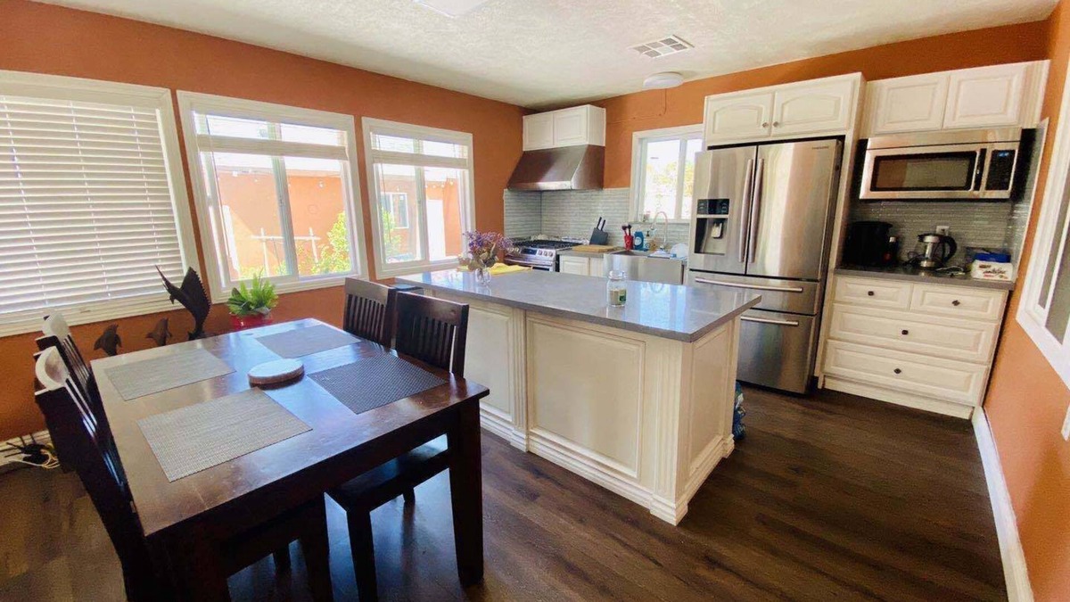 Ontario Apartment | Cozy guest house W/private entrance 10min to ONT