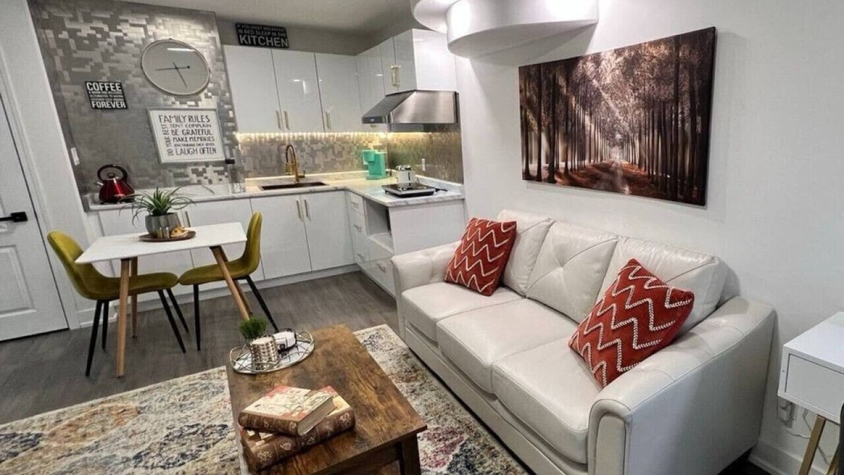 Cooksville House | Cozy Guest Suit in Mississauga
