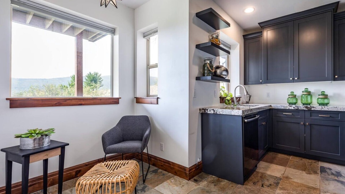 Eden House | Cozy Guest Suite with Breathtaking Views