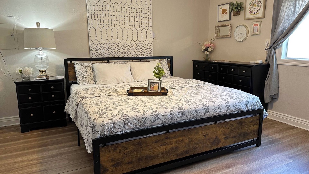 North San Antonio - SAT House | Cozy Guesthouse Retreat with King size Suite!