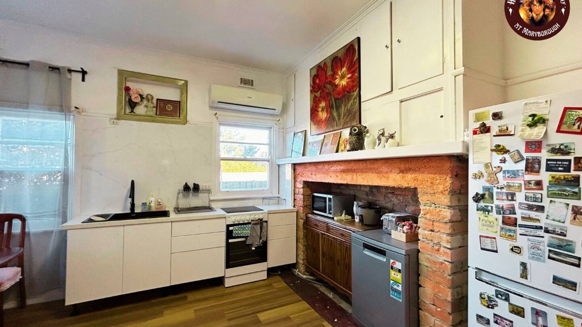 Maryborough Cottage | Cozy Harry Potter Home in Maryborough, Victoria, Central, Spacious, Magical Stay