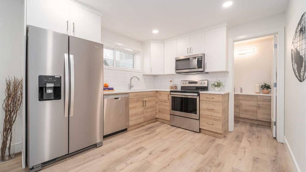 Lethbridge House | Cozy Haven!Close to Coalbanks School & Park & 5 mins drive to Uni of Lethbridge