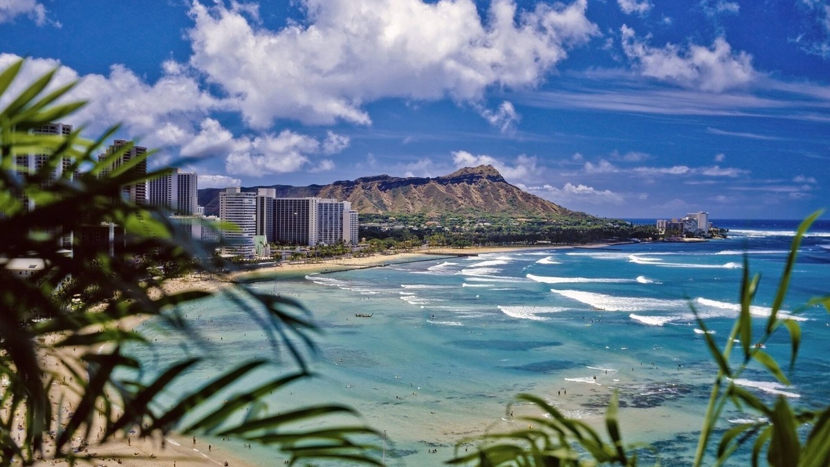 Waikiki Condo | Cozy Hawaiian Monarch Condo by RedAwning