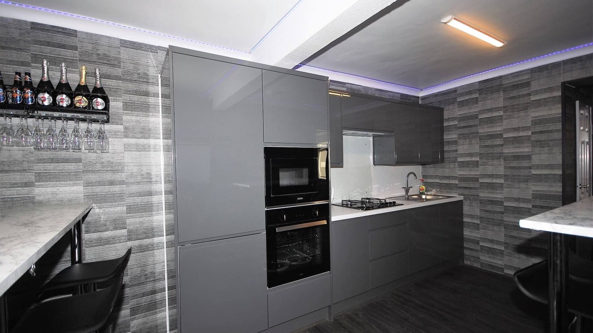 Woodingdean House | Cozy Hideaway With Hot Tub & Sauna Sleeps 7