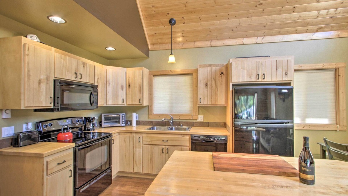 Paradise Estates House | Cozy Hikers Getaway, 5 Mi to Mt Rainier Nat’l Park