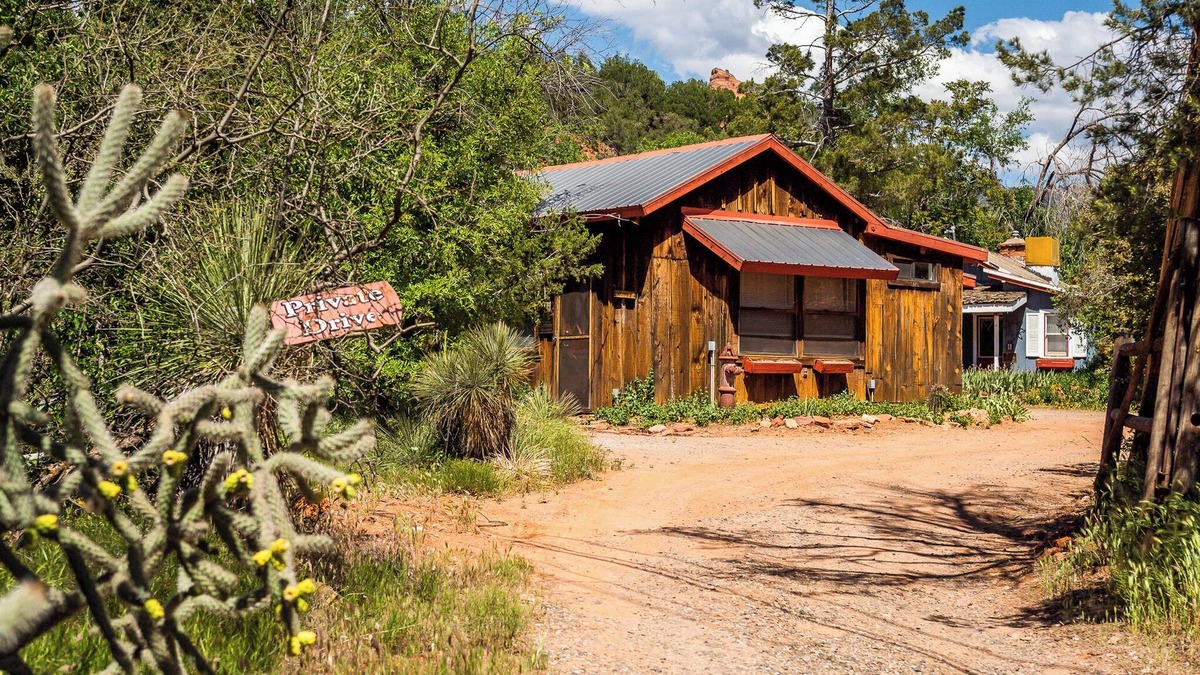 Sedona Cabin | Cozy historic cabin in uptown Sedona with HOT TUB