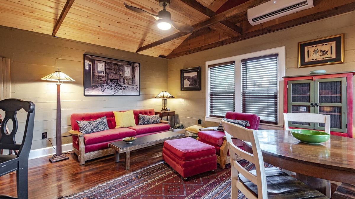 Fairmount Cottage | Cozy historic cottage in historic Fairmount