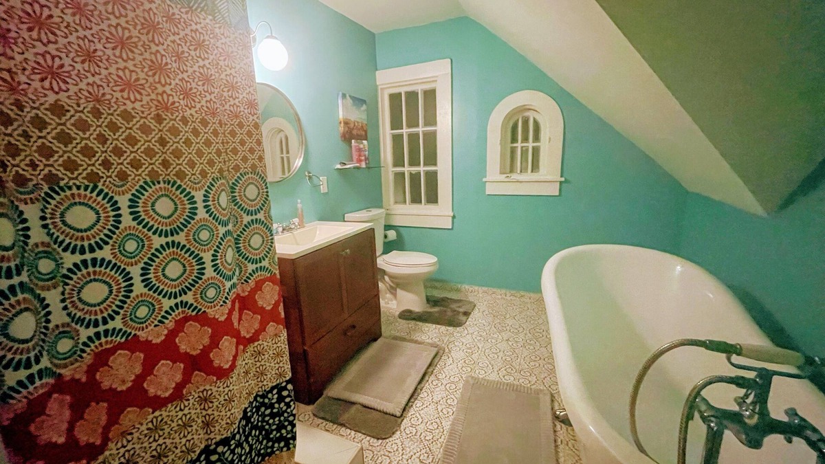 Homestead House | Cozy, Historic Family Home