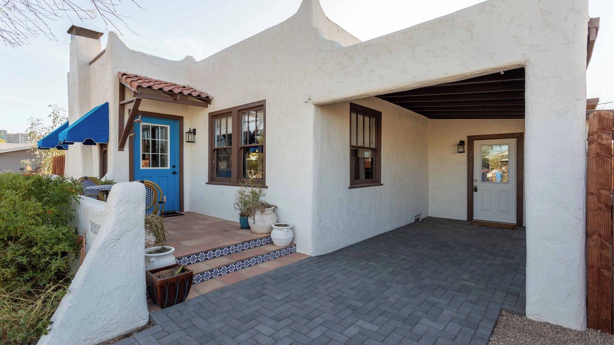 Encanto House | Cozy historic home centrally located. Pet friendly! Beautiful outdoor fireplace.