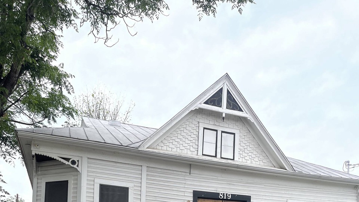 Historic Garderns House | Cozy historic home downtown San Antonio @ Alamodome ~Family and pet friendly
