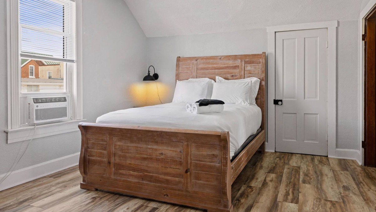 Washington House | Cozy Historic WashMo home