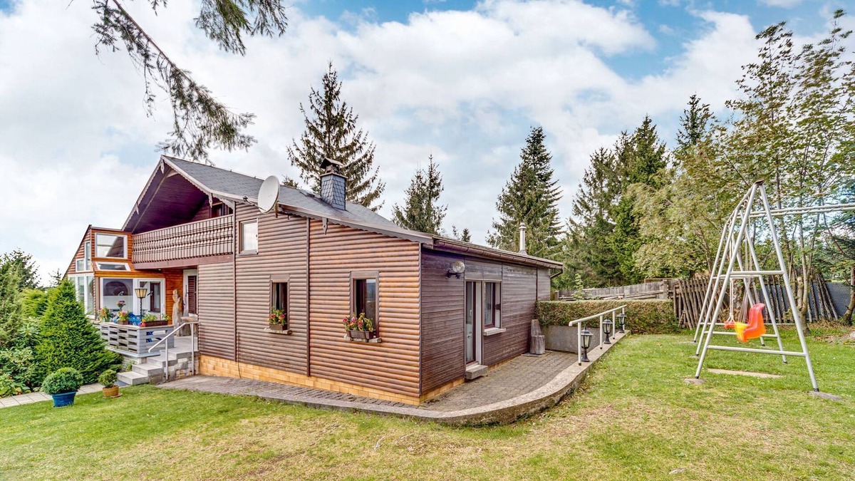 Neustadt am Rennsteig House | Cozy holiday home with terrace and garden